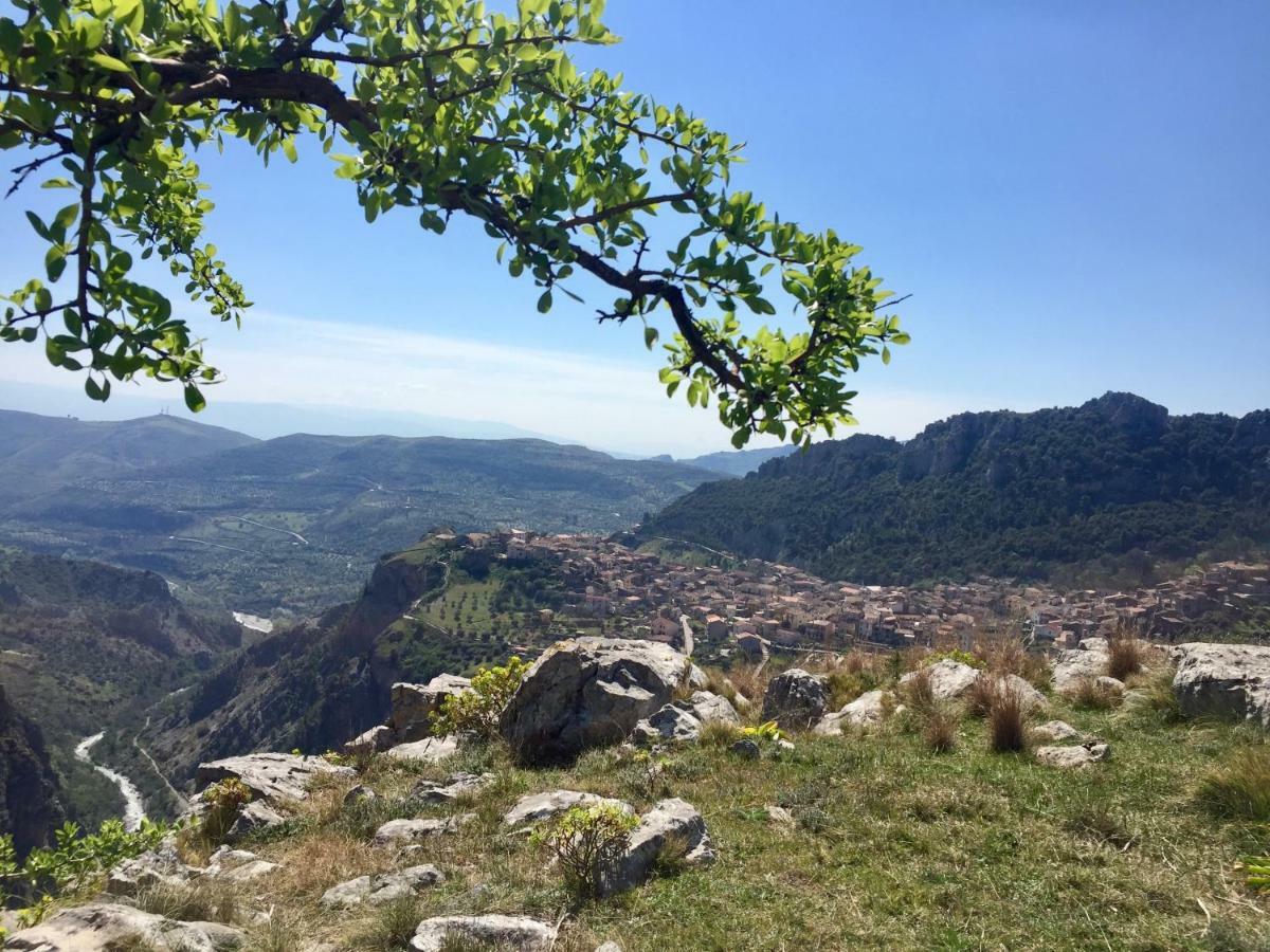 Il Comignolo Di Sofia Bed & Breakfast Civita Dış mekan fotoğraf