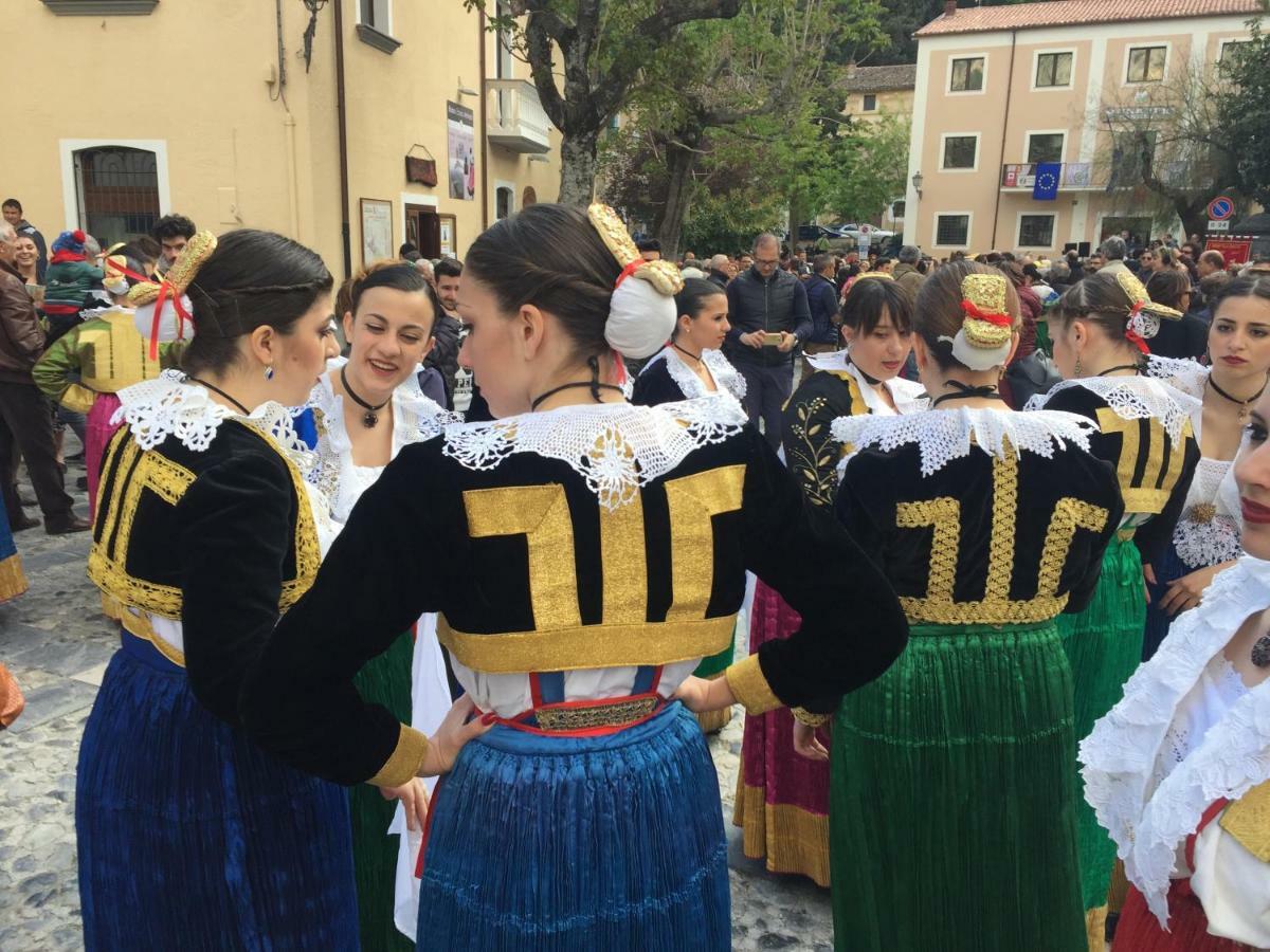 Il Comignolo Di Sofia Bed & Breakfast Civita Dış mekan fotoğraf